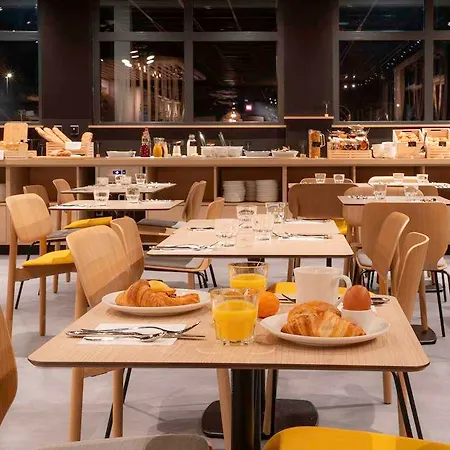 Ibis Paul Trois Chateaux סן-פול-טרואה-שאטו