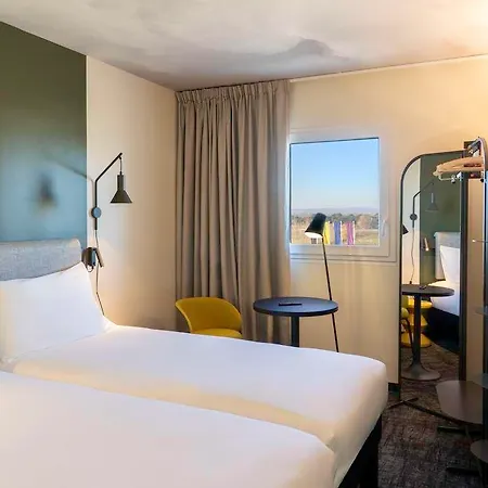 Ibis Paul Trois Chateaux * 圣保罗三堡