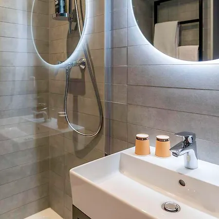 Ibis Paul Trois Chateaux *