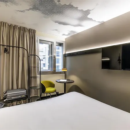 Ibis Paul Trois Chateaux מלון