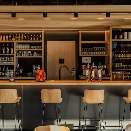 Ibis Paul Trois Chateaux מלון
