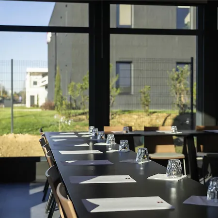 Ibis Paul Trois Chateaux * 圣保罗三堡