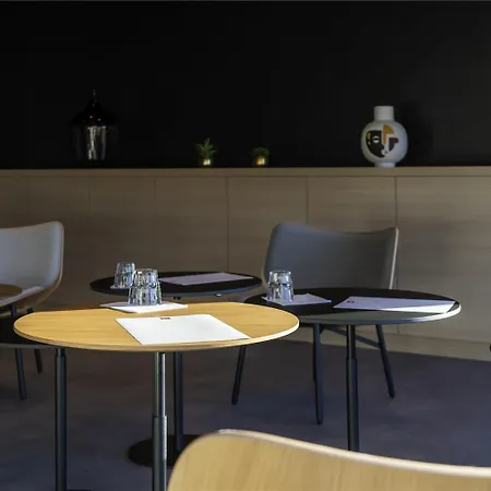 Ibis Paul Trois Chateaux מלון *