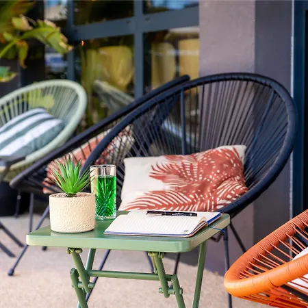 Ibis Paul Trois Chateaux *